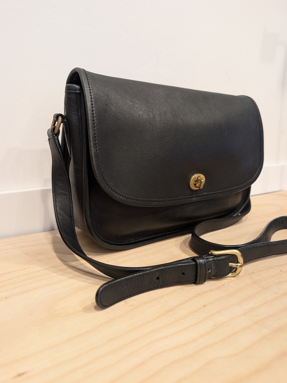 Authentic Vintage Coach Black Leather City Bag Crossbody 9790 - Picture 3 of 15